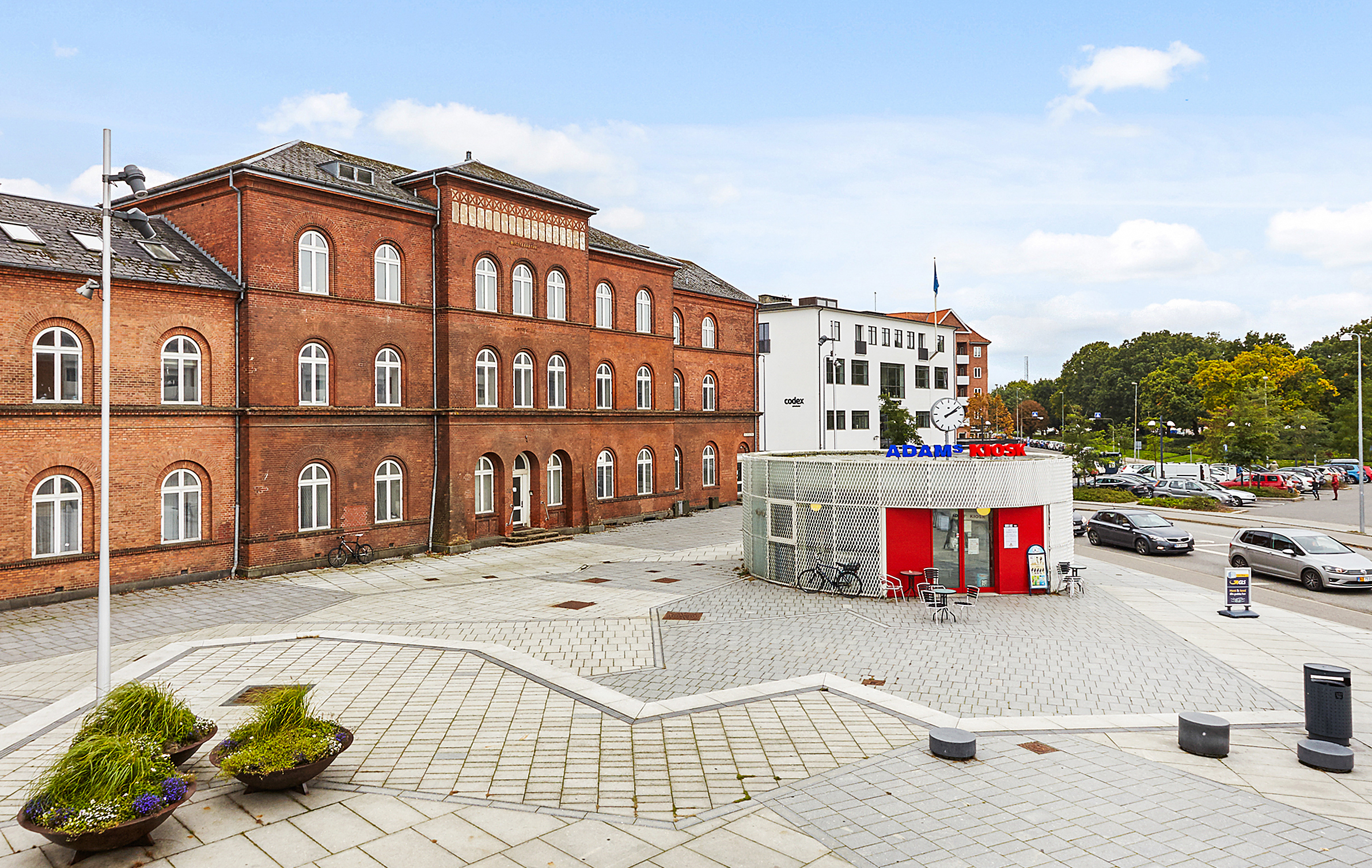 Postbygninger tilbage som byernes livsnerve